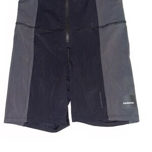 lululemon athletica Men's Two-Tone Black and Gray Athletic Shorts